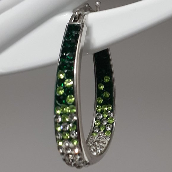 Unique, gorgeous emerald green color and clear crystal hoop earrings - Picture 2 of 3